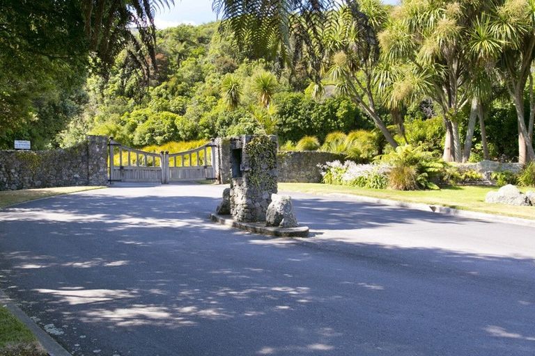 Photo of property in 1 Whakamoenga Point, Acacia Bay, Taupo, 3385