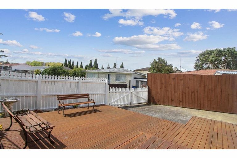 Photo of property in 2/46 Chartwell Avenue, Glenfield, Auckland, 0629