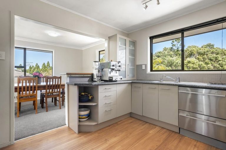 Photo of property in 4 Fitzpatrick Place, Chatswood, Auckland, 0626