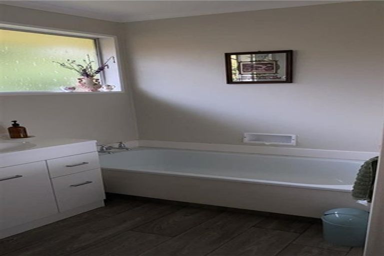 Photo of property in 32 Coppelia Avenue, Omokoroa, 3114