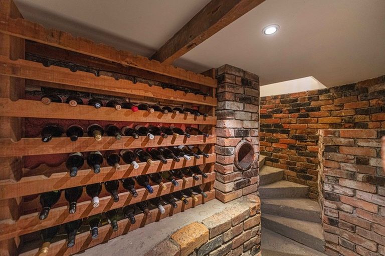 Photo of property in 5 Derby Street, Mount Victoria, Wellington, 6011