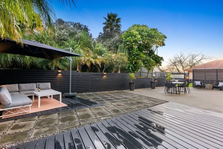Photo of property in 14 San Martin Place, Goodwood Heights, Auckland, 2105