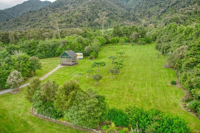 Photo of property in 2147 Lake Brunner Road, Inchbonnie, Kumara, 7875