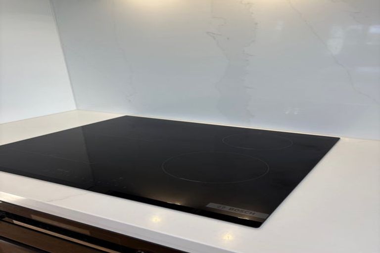 Photo of property in 43a Pohutukawa Avenue, Red Beach, 0932