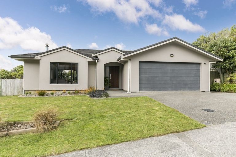 Photo of property in 19 Erlestoke Crescent, Churton Park, Wellington, 6037