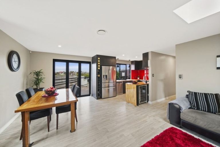 Photo of property in 147 Edgewater Drive, Pakuranga, Auckland, 2010