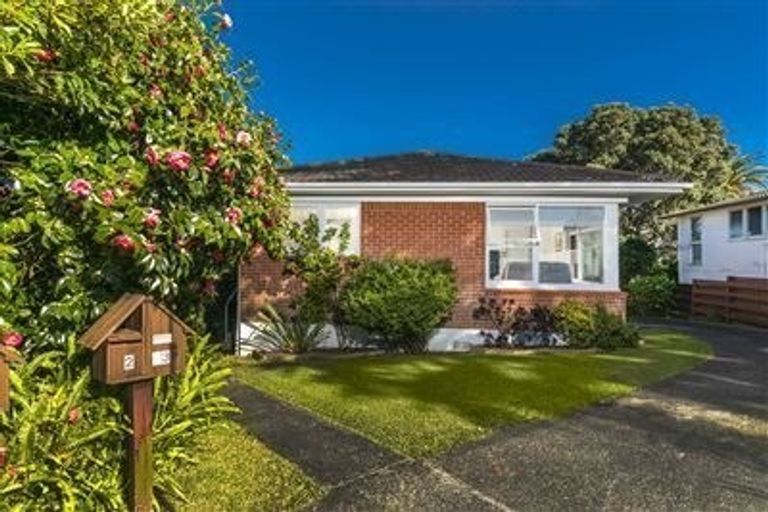Photo of property in 1/33 Knightsbridge Drive, Forrest Hill, Auckland, 0620
