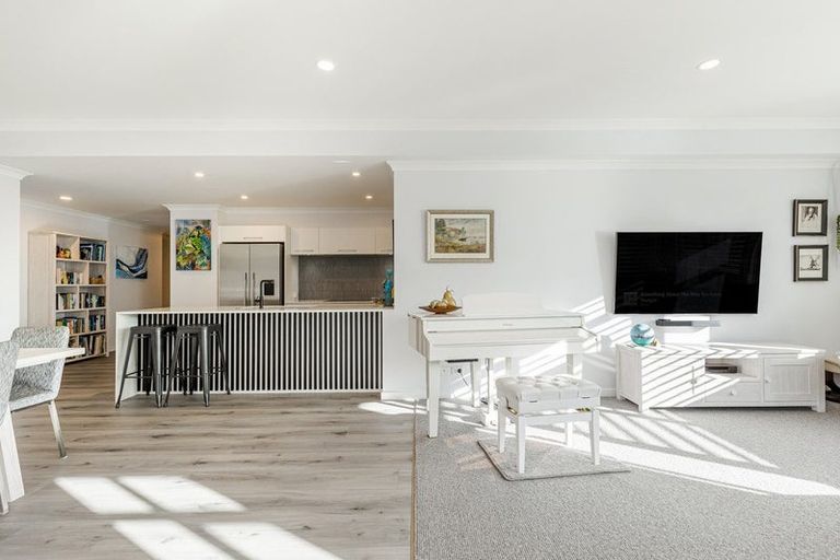 Photo of property in 42 Eaves Bush Parade, Orewa, 0931