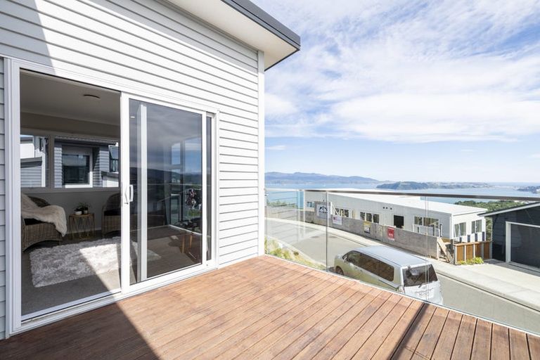 Photo of property in 3 Cessna Way, Newlands, Wellington, 6037