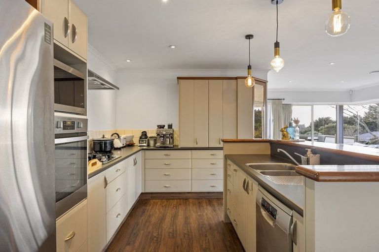 Photo of property in 1 Orlando Close, Frankleigh Park, New Plymouth, 4310