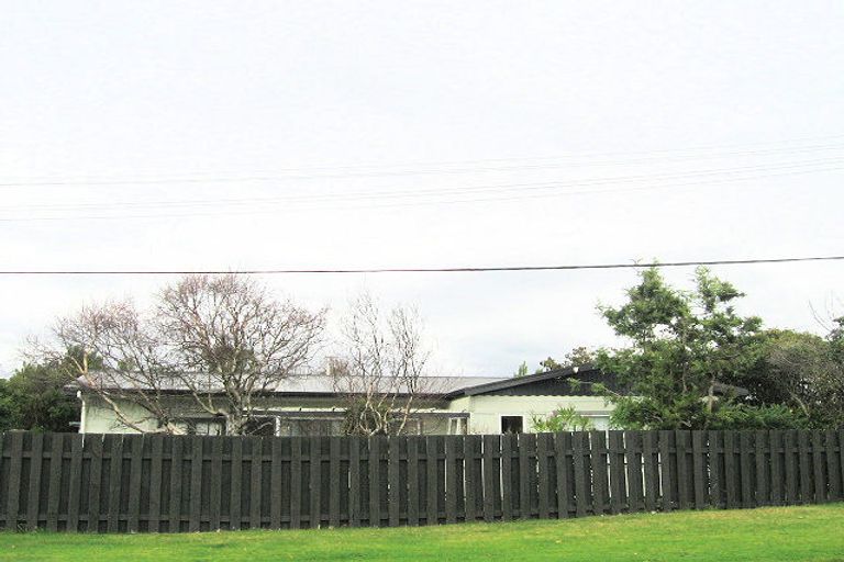 Photo of property in 69 Bluegum Road, Paraparaumu Beach, Paraparaumu, 5032