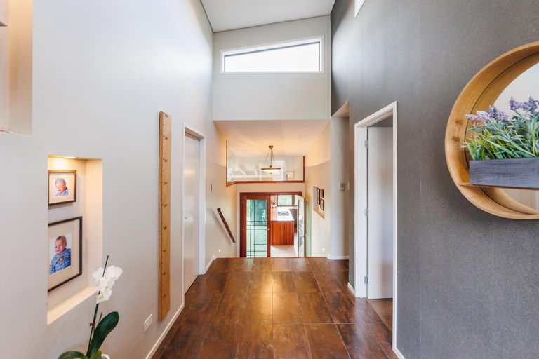 Photo of property in 51 Ruapehu Drive, Fitzherbert, Palmerston North, 4410