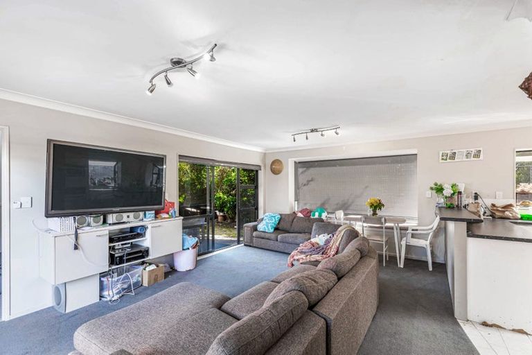 Photo of property in 2/27 Omana Road, Papatoetoe, Auckland, 2025