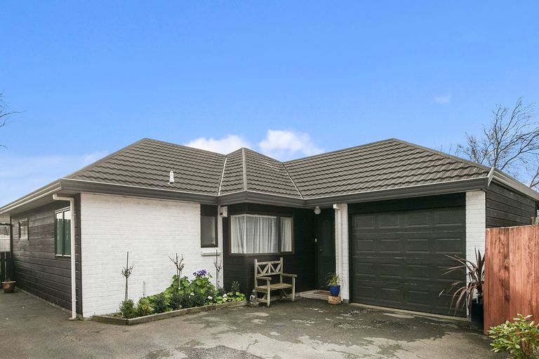 Photo of property in 53 Pohutukawa Street, Woburn, Lower Hutt, 5010