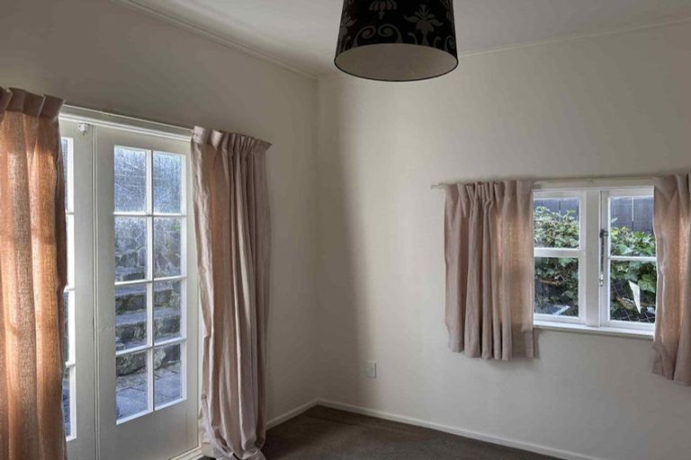 Photo of property in 6 Pitarua Street, Thorndon, Wellington, 6011