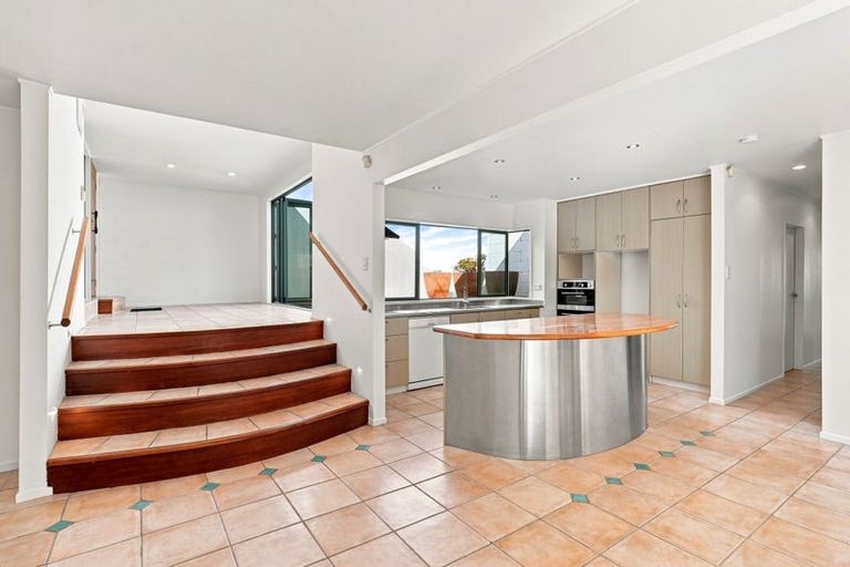 Photo of property in 1/11 Saddleback Rise, Murrays Bay, Auckland, 0630