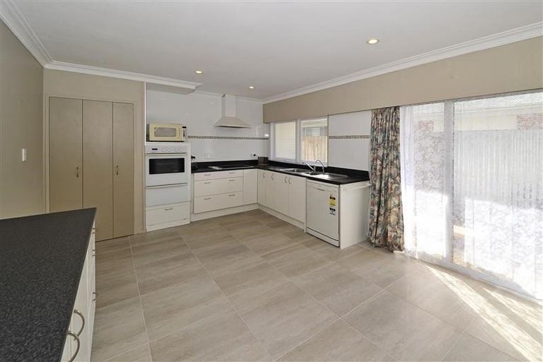 Photo of property in 19 Rosehill Drive, Rosehill, Papakura, 2113