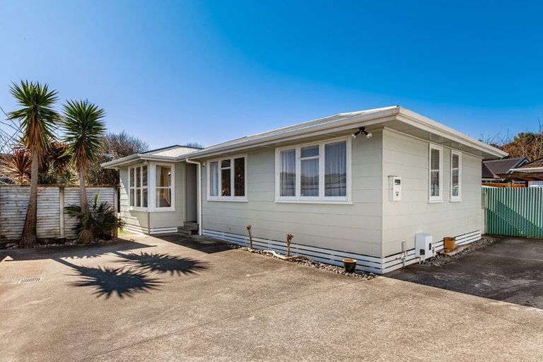 Photo of property in 4a Hollard Grove, Avalon, Lower Hutt, 5011