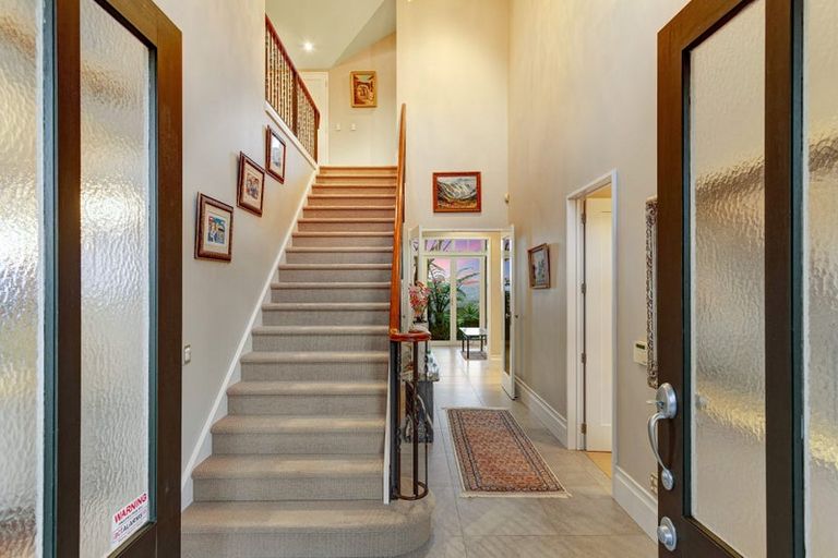 Photo of property in 291 Forest Hill Road, Waiatarua, Auckland, 0612