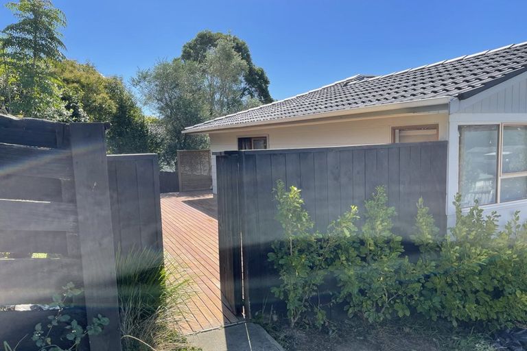 Photo of property in 44 Tamahere Drive, Glenfield, Auckland, 0629