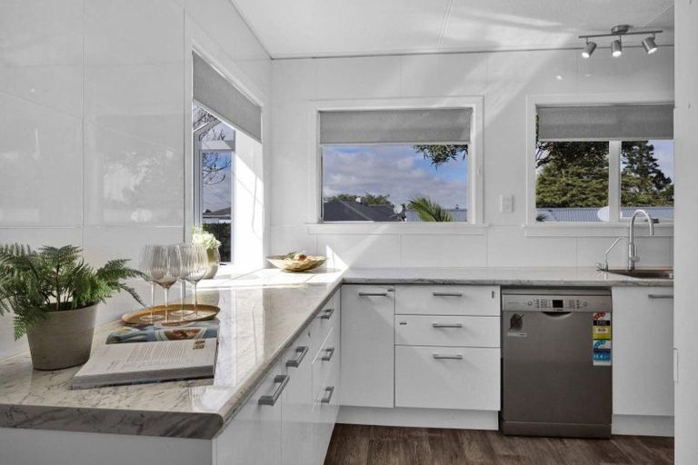 Photo of property in 20 Stuart Place, Blagdon, New Plymouth, 4310