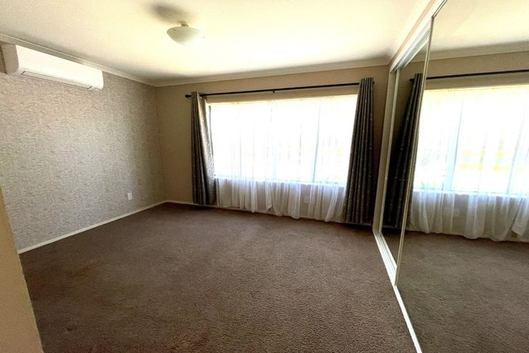 Photo of property in 4 Craiburn Street, Ranui, Auckland, 0612