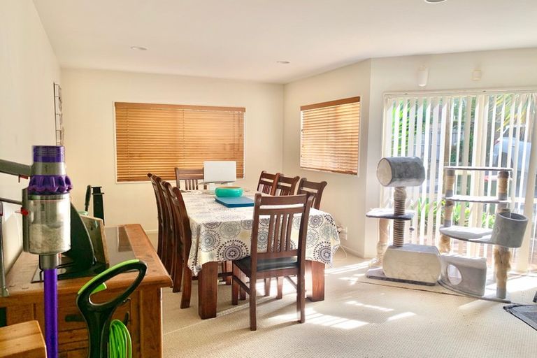 Photo of property in 31 Rifleman Rise, Unsworth Heights, Auckland, 0632