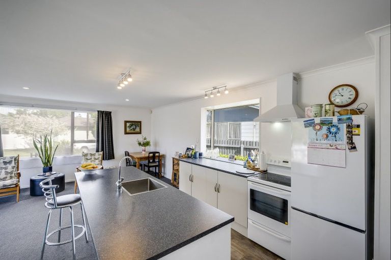 Photo of property in 12 Hetley Crescent, Taradale, Napier, 4112