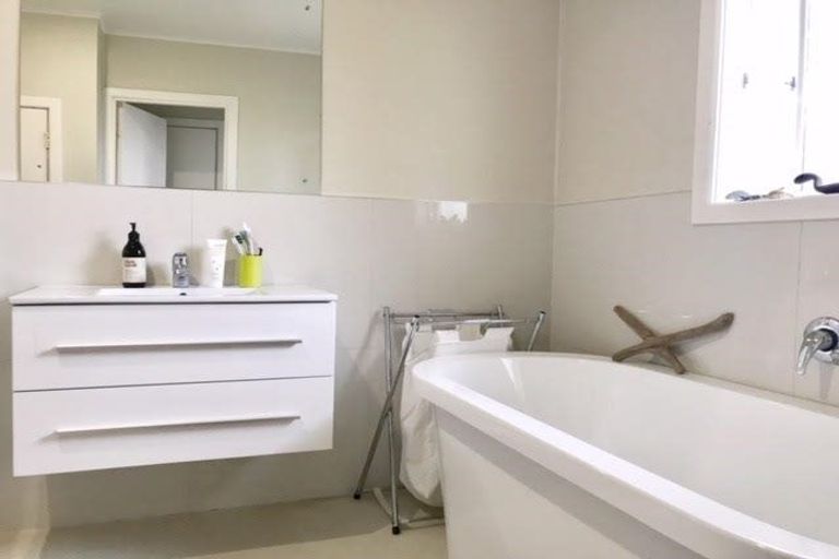 Photo of property in 75 Park Rise, Campbells Bay, Auckland, 0630