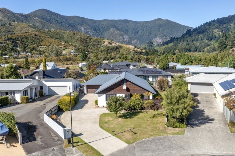 Photo of property in 5 Whitby Close, Waikawa, Picton, 7220