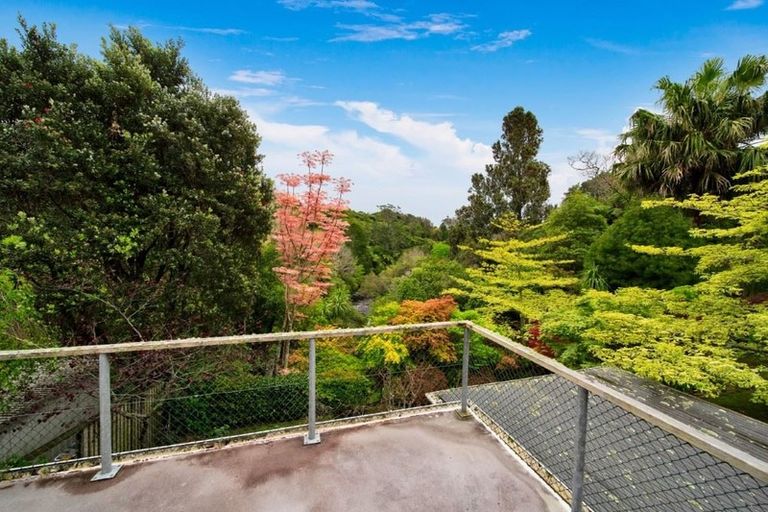 Photo of property in 22c Sequoia Grove, Merrilands, New Plymouth, 4312