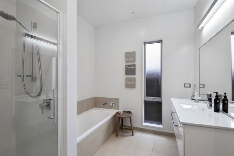 Photo of property in 18 Garreg Road, Fendalton, Christchurch, 8052