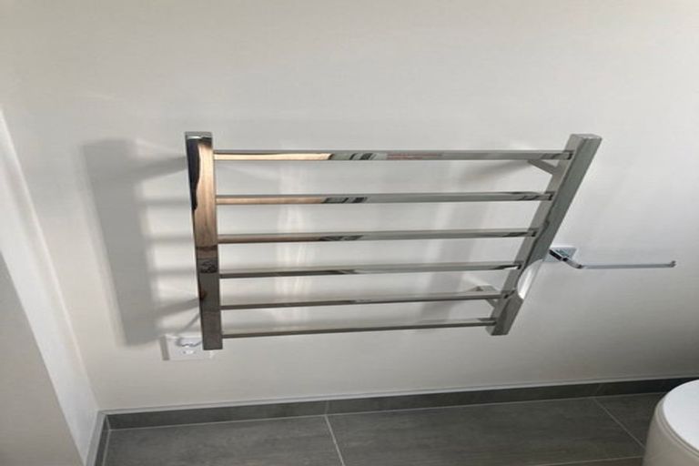 Photo of property in 63 Morihana Close, Glen Eden, 0602