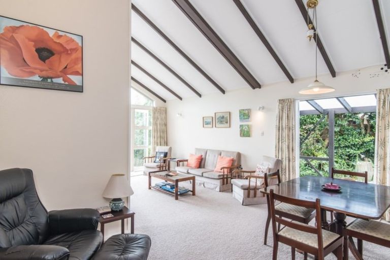 Photo of property in 5 Lesley Grove, Waikanae, 5036