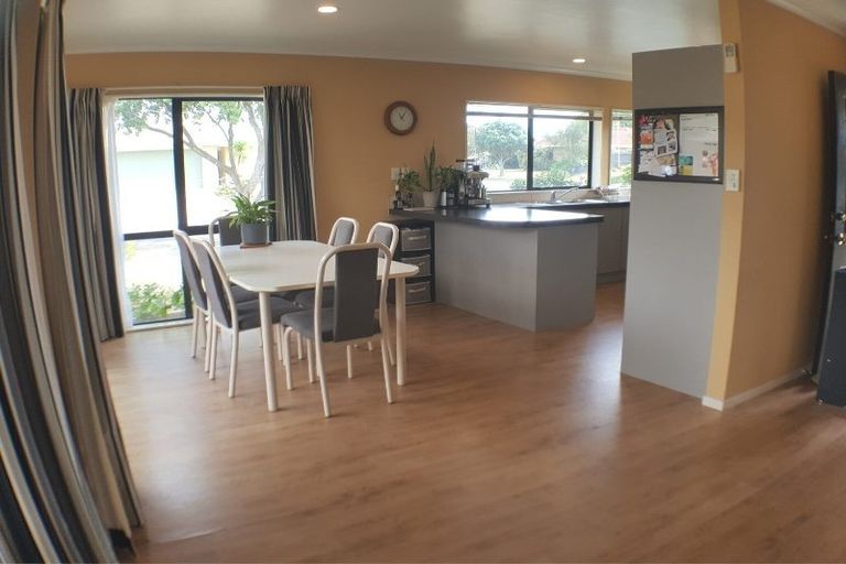 Photo of property in 21 Evansbel Place, Papamoa Beach, Papamoa, 3118