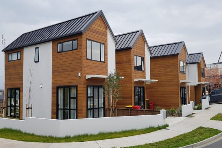 Photo of property in 17 Seafarer Crescent, Stanmore Bay, Whangaparaoa, 0932