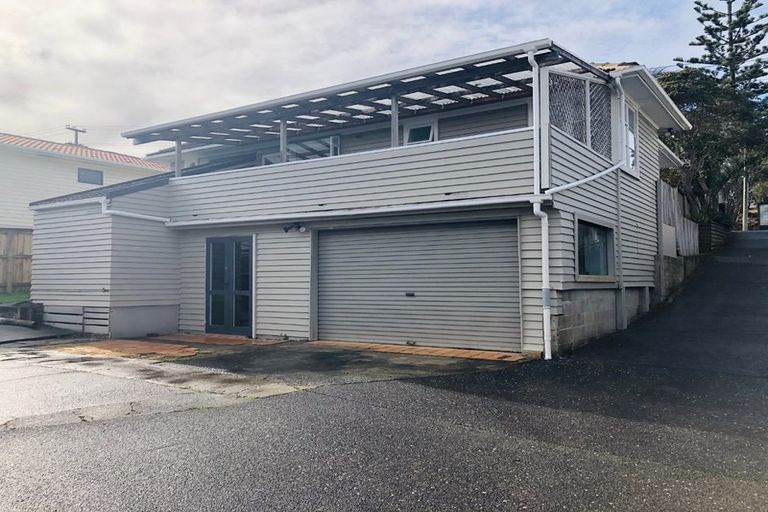 Photo of property in 25 William Souter Street, Forrest Hill, Auckland, 0620