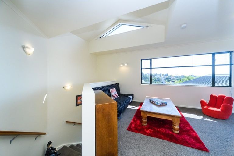 Photo of property in 5 The Strand, Fitzherbert, Palmerston North, 4410