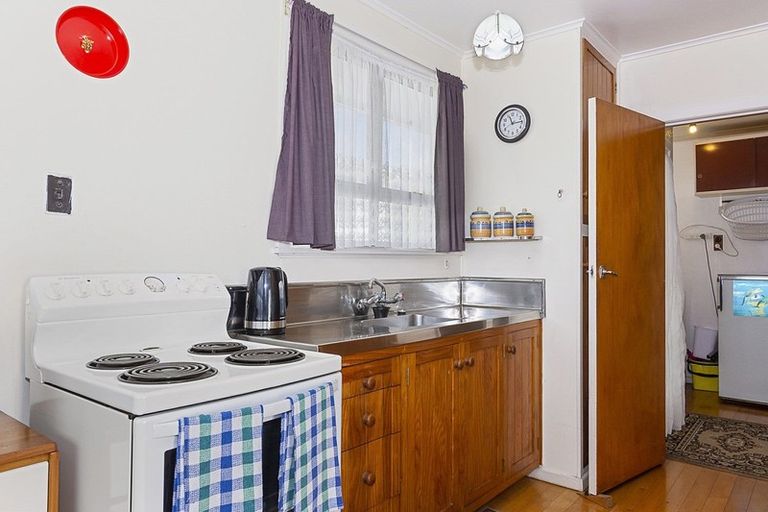 Photo of property in 9 Kelwyn Road, Kelston, Auckland, 0602