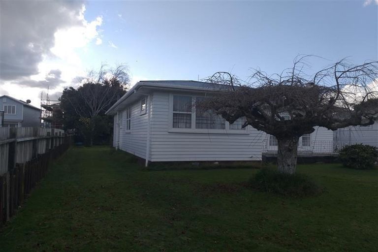 Photo of property in 16 Fernaig Street, Papakura, 2110