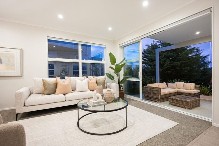 Photo of property in 21 Headland Drive, Long Bay, Auckland, 0630