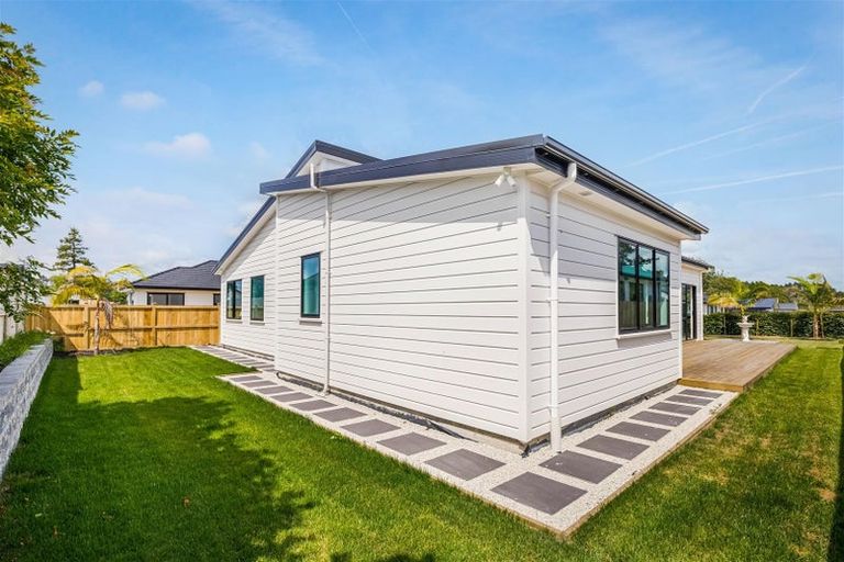 Photo of property in 15 Cutfield Lane, Kumeu, 0810