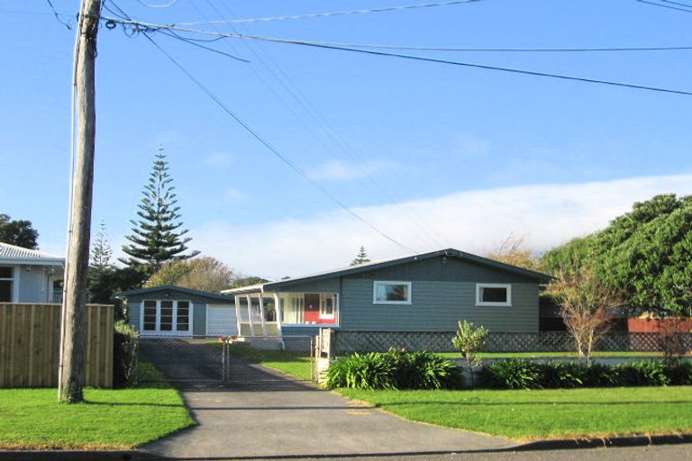 Photo of property in 29 Rangihiroa Street, Waikanae Beach, Waikanae, 5036