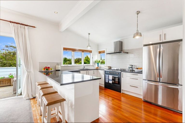 Photo of property in 1/2 Merwood Lane, Devonport, Auckland, 0624