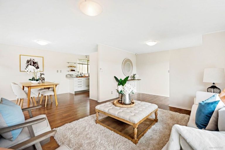 Photo of property in 18 Contessa Drive, Glenfield, Auckland, 0629