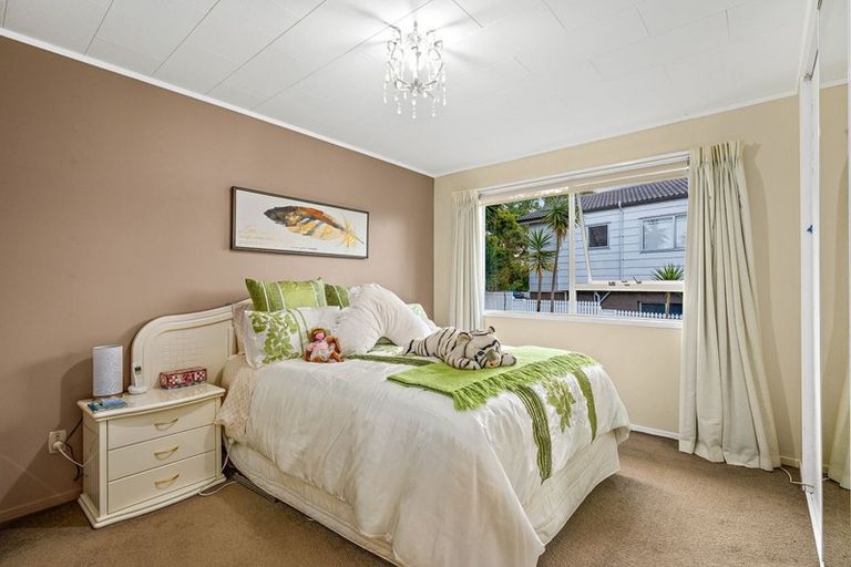 Photo of property in 2 Allington Road, Massey, Auckland, 0614