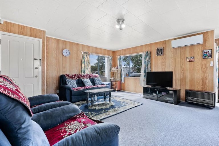 Photo of property in 1 Horlicks Place, Randwick Park, Auckland, 2105