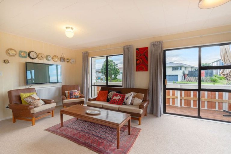 Photo of property in 37 Hicks Crescent, Waikanae Beach, Waikanae, 5036