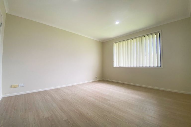 Photo of property in 21 Claywest Place, Glen Eden, Auckland, 0602