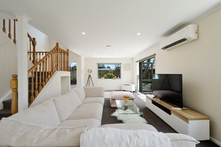 Photo of property in 33 Woodford Avenue, Henderson, Auckland, 0610